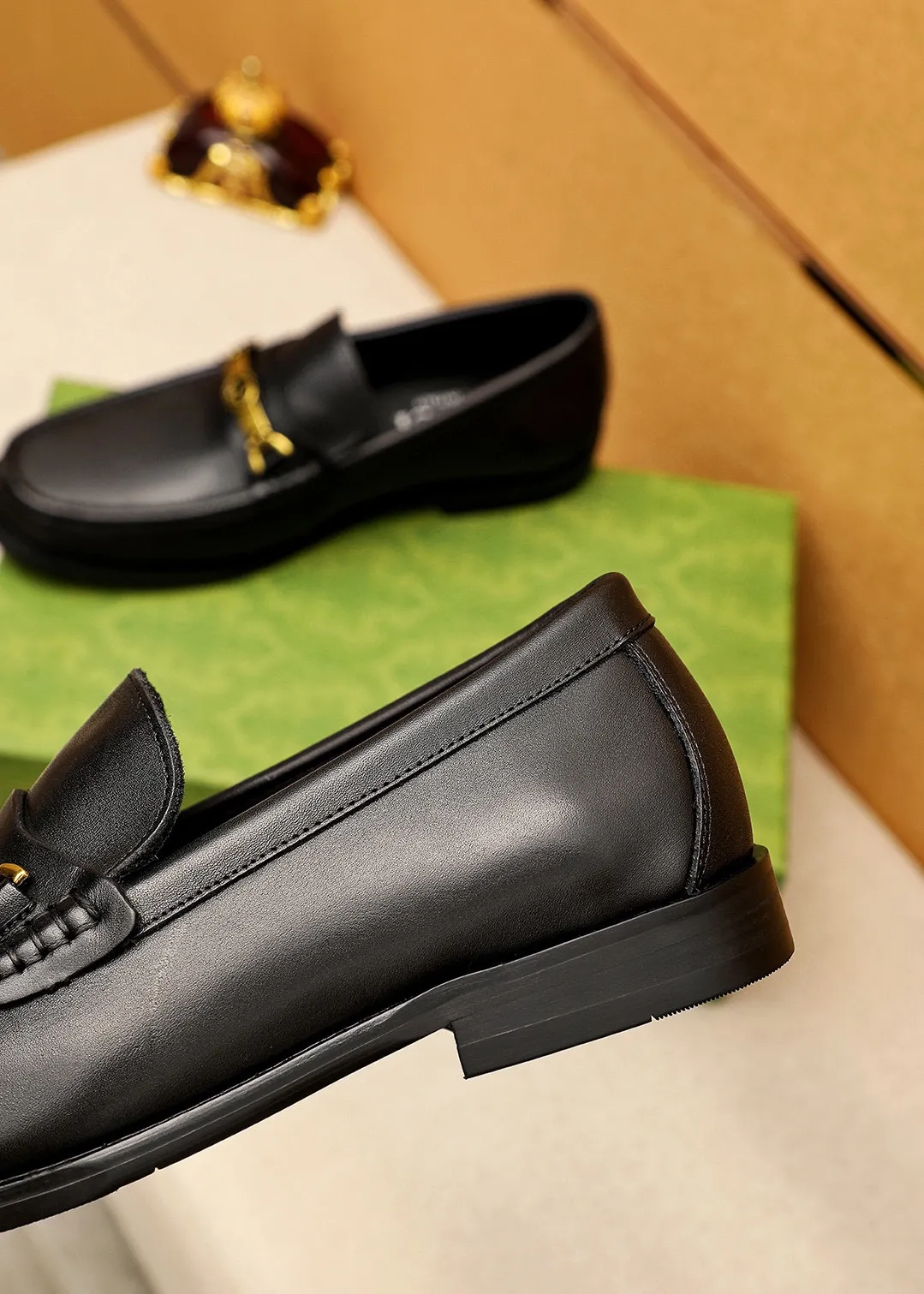 Men's shoes 💰460 💐 Product trademark: GUCCI "Gucci" casual leather shoes Regular size: 38-44 (45🉑️customized) Product materials: Selected imported first-layer calfskin upper + luxury hardware buckle, imported water-dyed cowhide leather lining. Strong three-dimensional visual effect, original combination outsole Color: 3⃣️colors available